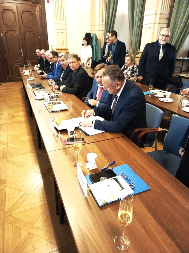 24aef436-41cf-49a9-9d0b-c9a395206150